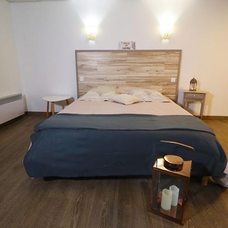 Centre De Bien-Etre Et Ses Chambres D'Hote Villeneuve-de-Rivière 外观 照片