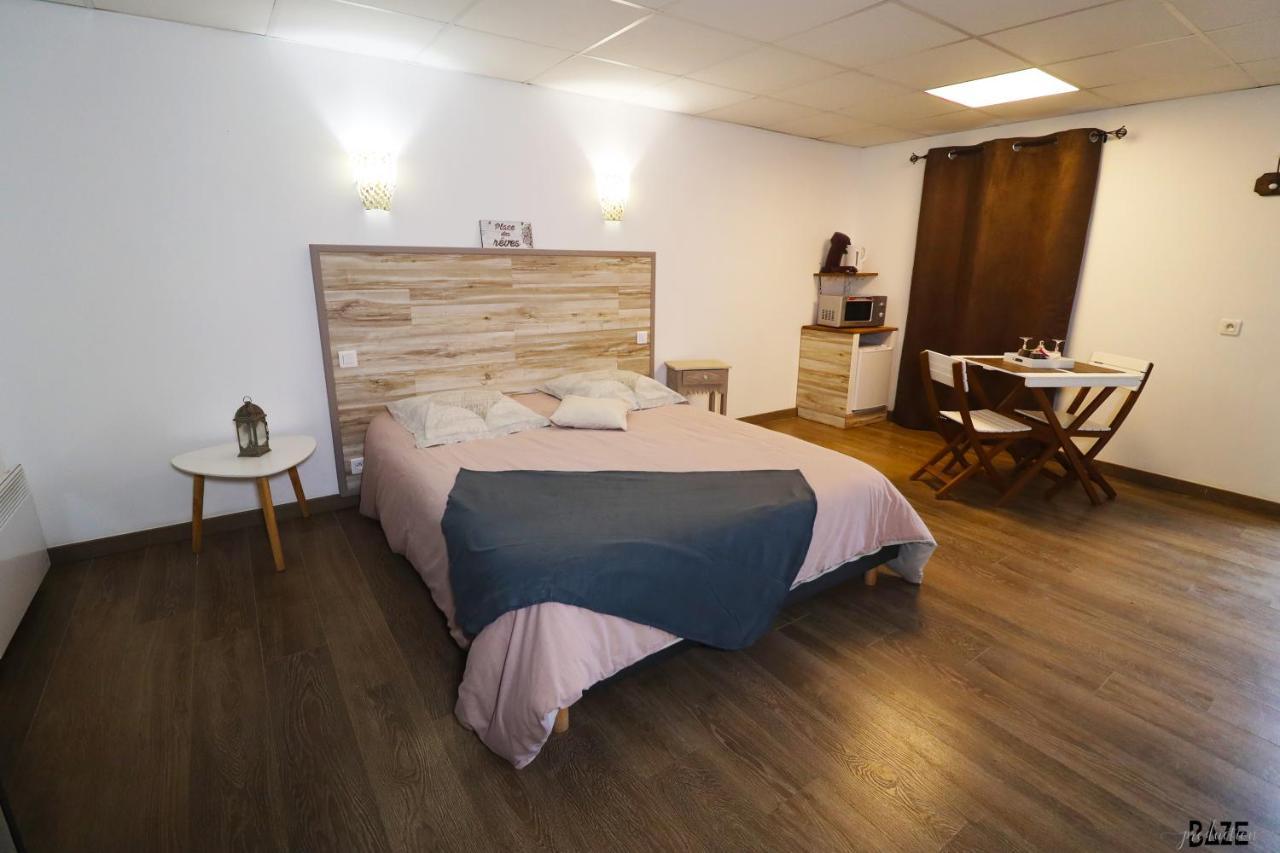 Centre De Bien-Etre Et Ses Chambres D'Hote Villeneuve-de-Rivière 外观 照片